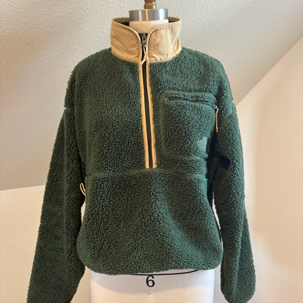 The North Face Women's M Extreme Pile Pullover - Dark Green & Tan